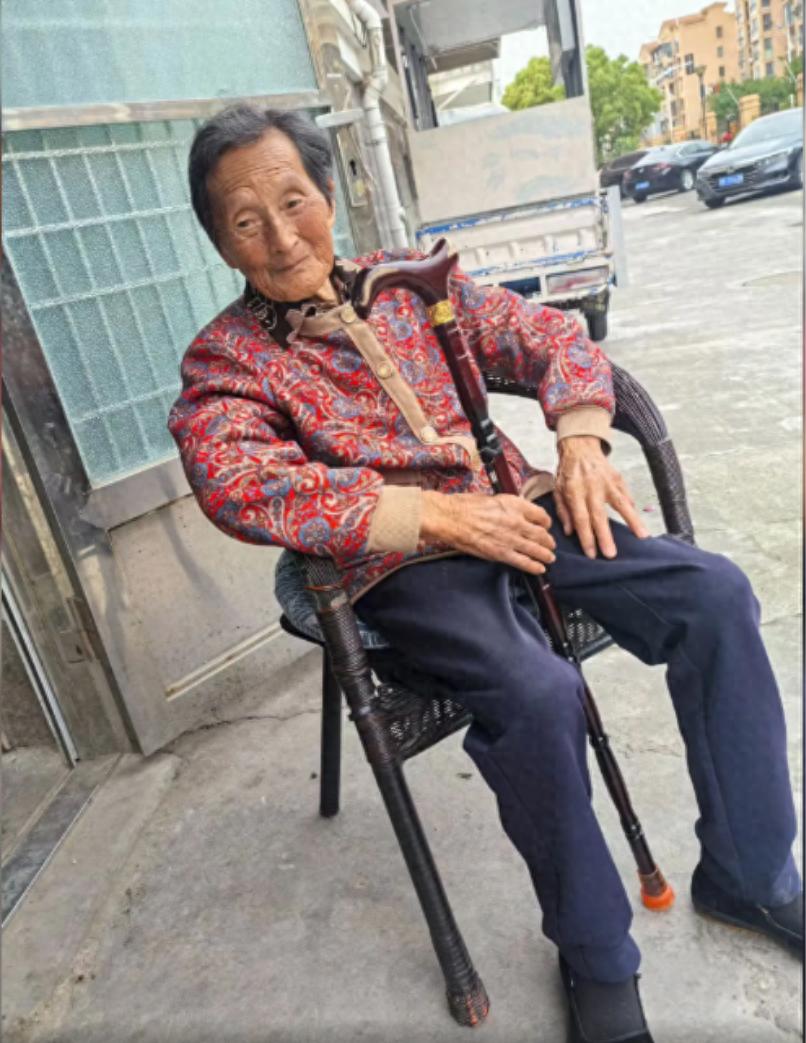 走失者照片 南通市启东市寻人：八旬老太走失，患...