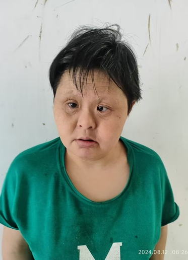 走失者照片 南阳市寻亲：中年女子被救助，穿蓝色...
