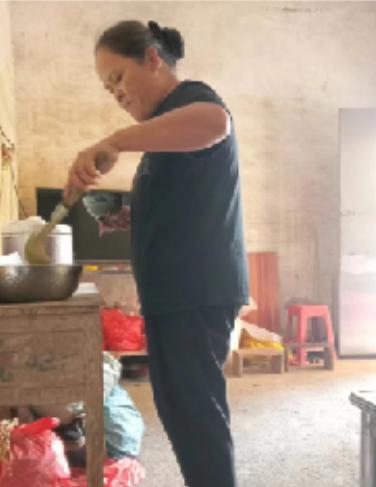 走失者照片 清远市寻人：中年女子走失，患智力障...