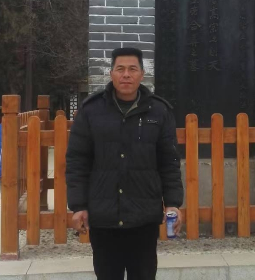 走失者照片 咸阳市寻人：六旬老人走失，穿咖色棉...