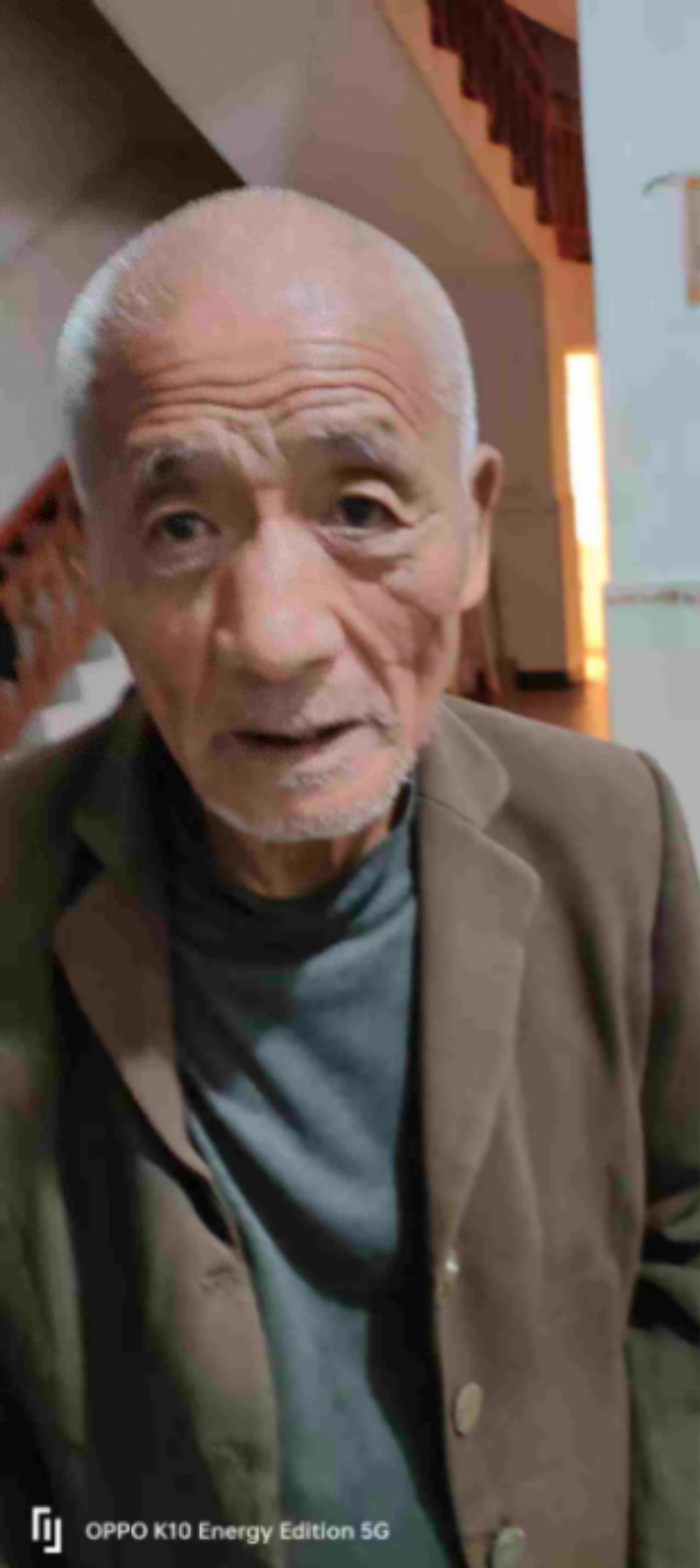 走失者照片 上饶市寻人：七旬老人走失，穿黑色羽...