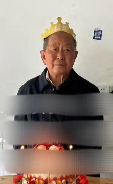 走失者照片 南充市寻人：八旬老人走失，戴黑色鸭...