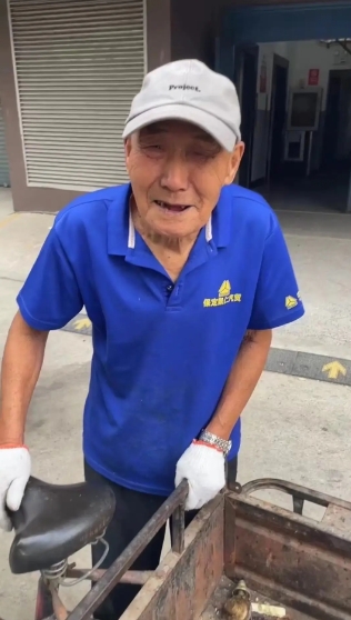 走失者照片 保定市寻人：八旬老人走失，戴灰色鸭...