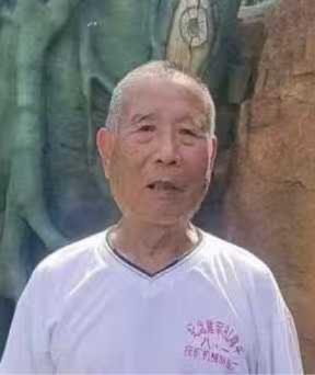 走失者照片 抚顺市寻人：八旬老人走失，穿黑底红...