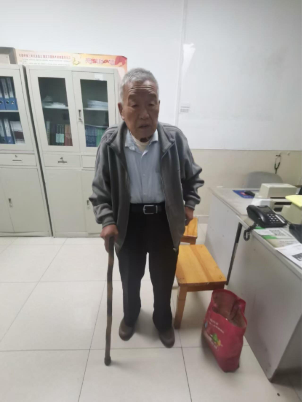 走失者照片 乌鲁木齐市寻亲：八旬老人被救助，自...