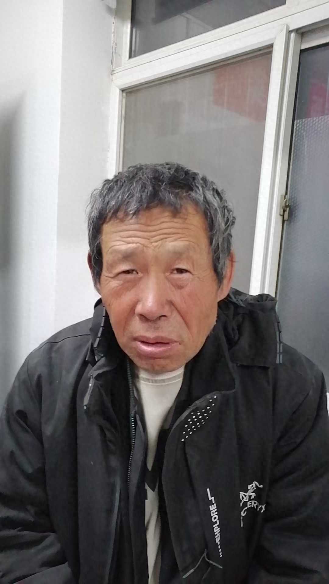 走失者照片 天津市寻亲：五旬男子被救助，穿黑色...