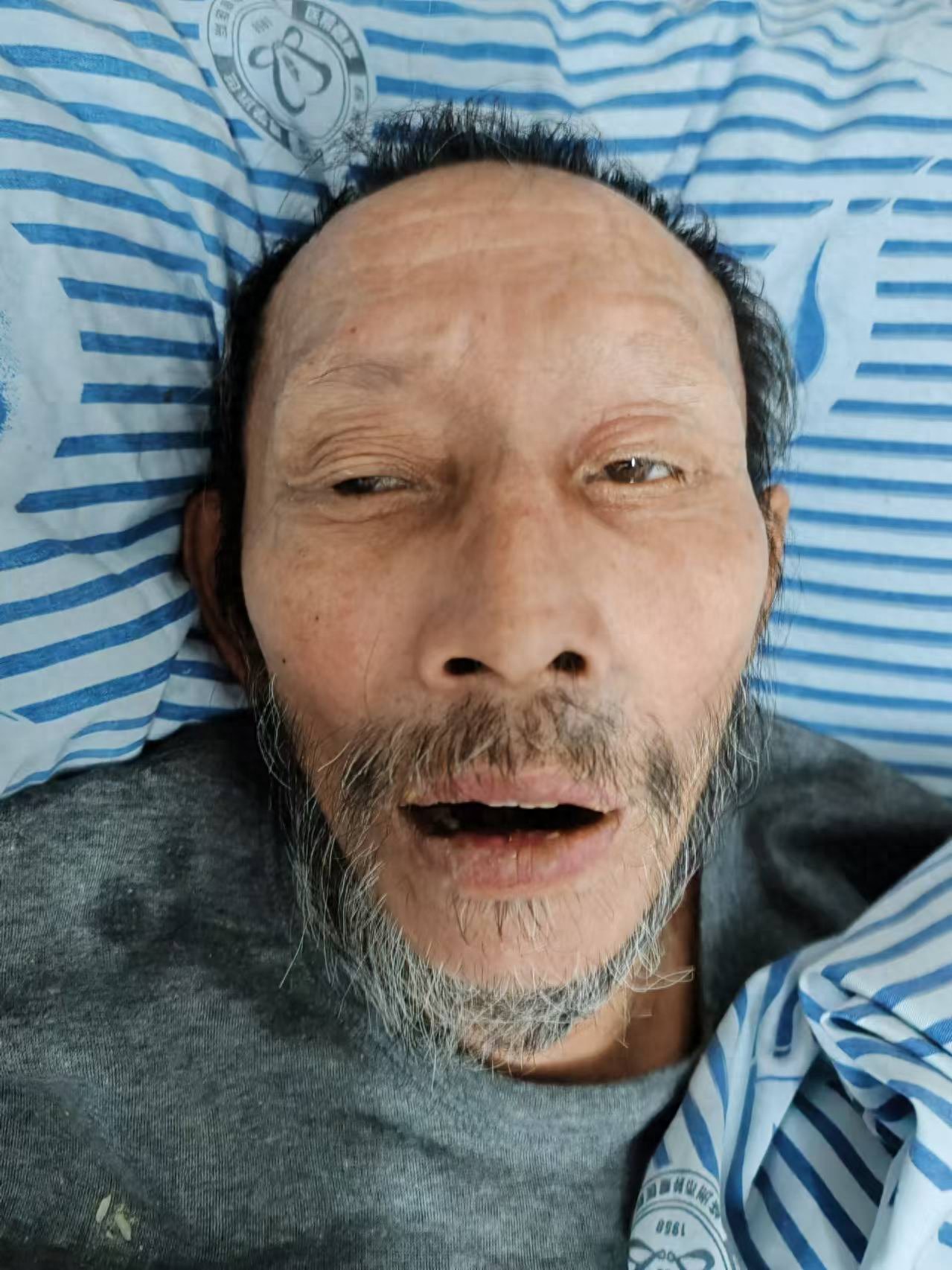 走失者照片 株洲市寻亲：六旬老人被救助，穿灰黑...