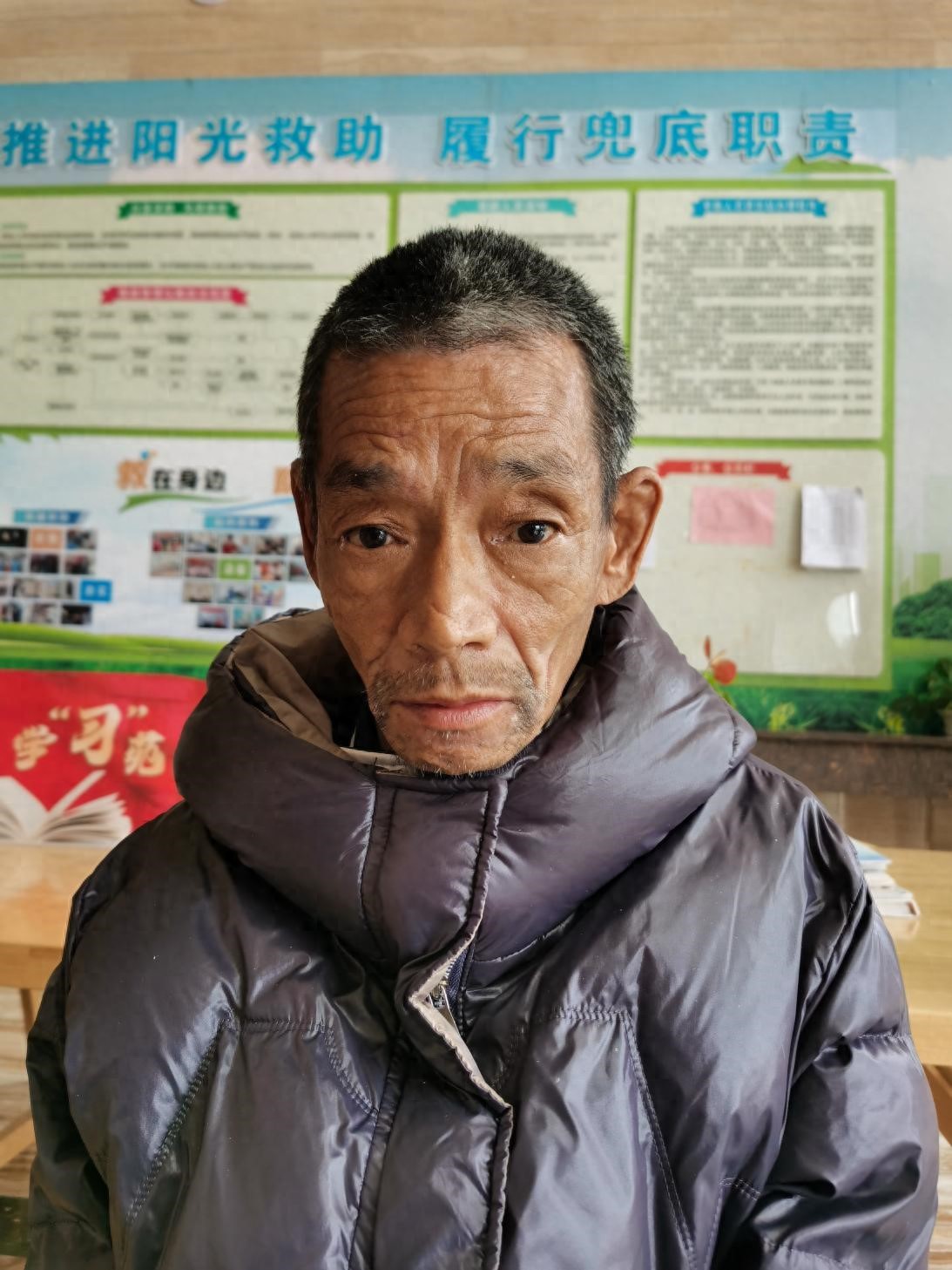 走失者照片 抚州市寻亲：六旬老人被救助，穿紫色...