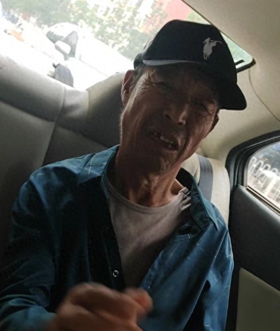 走失者照片 沈阳市寻人：七旬老人走失，戴黑色棒...