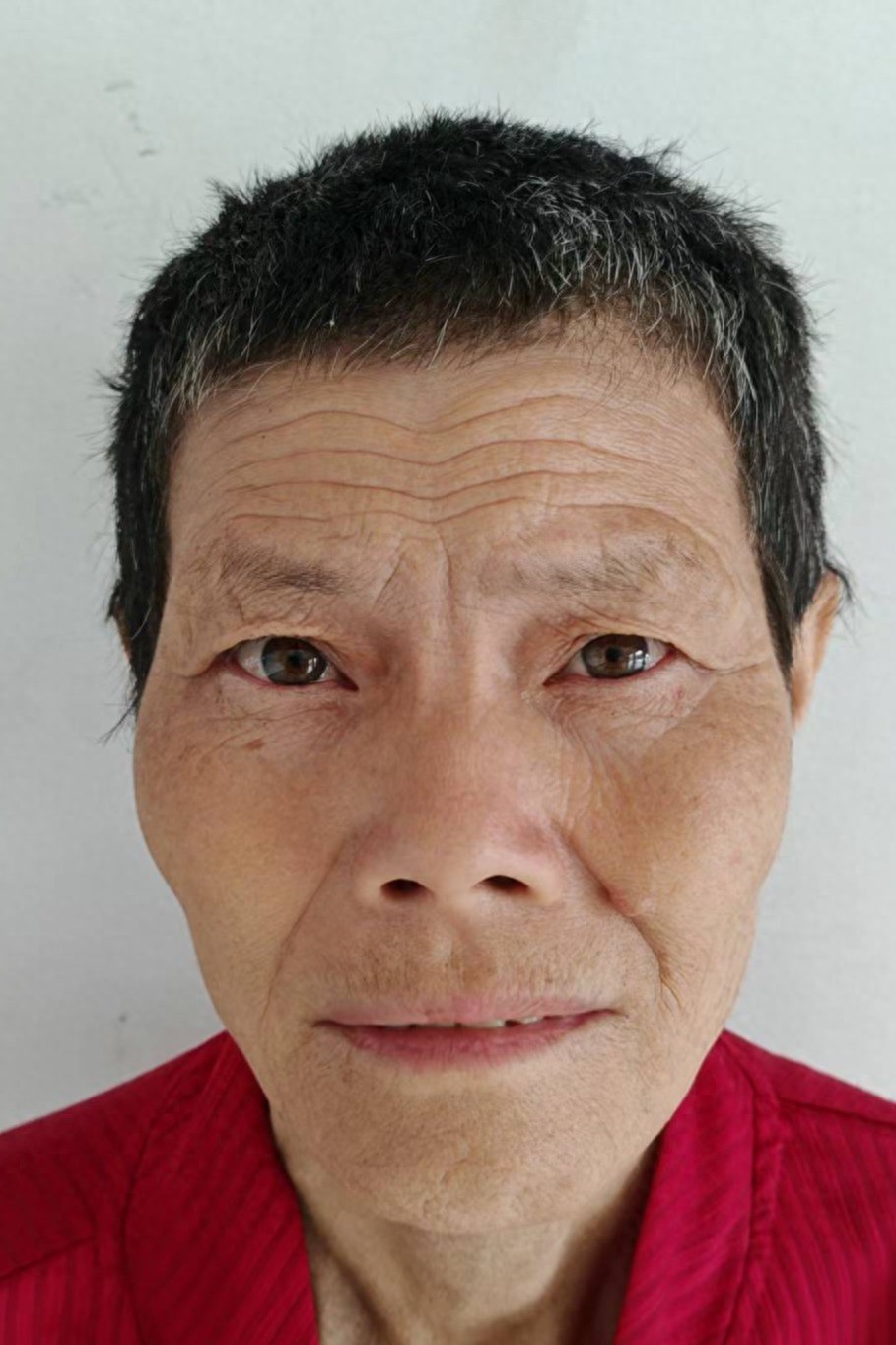 走失者照片 六安市寻亲：六旬老太被救助，穿红色...