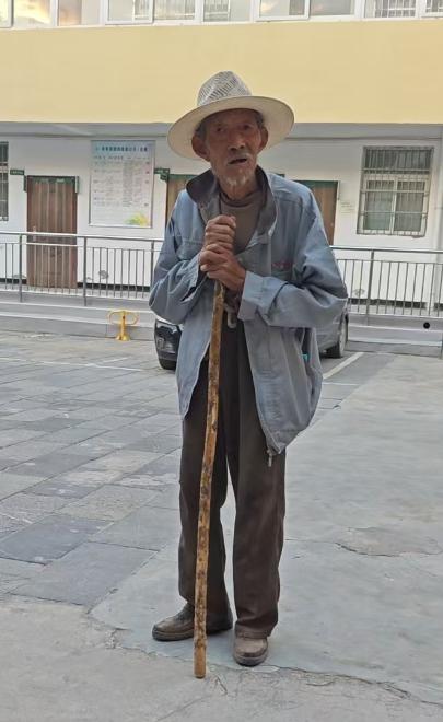 走失者照片 渭南市寻人：七旬老人走失，拿木棍，...