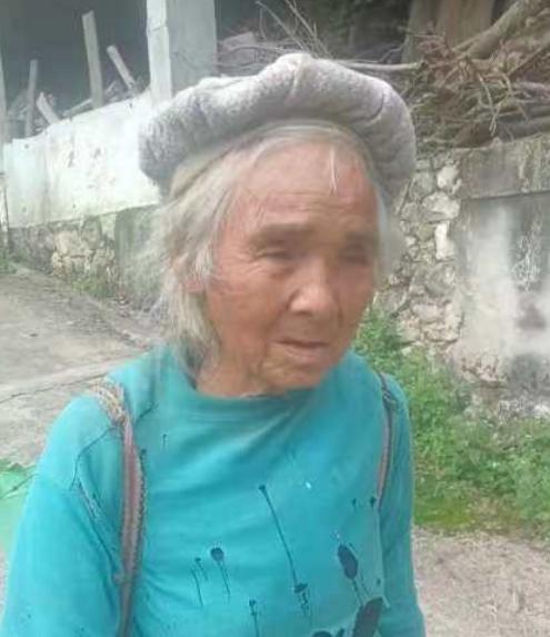 走失者照片 安顺市寻人：八旬老太走失，戴蓝色毛...
