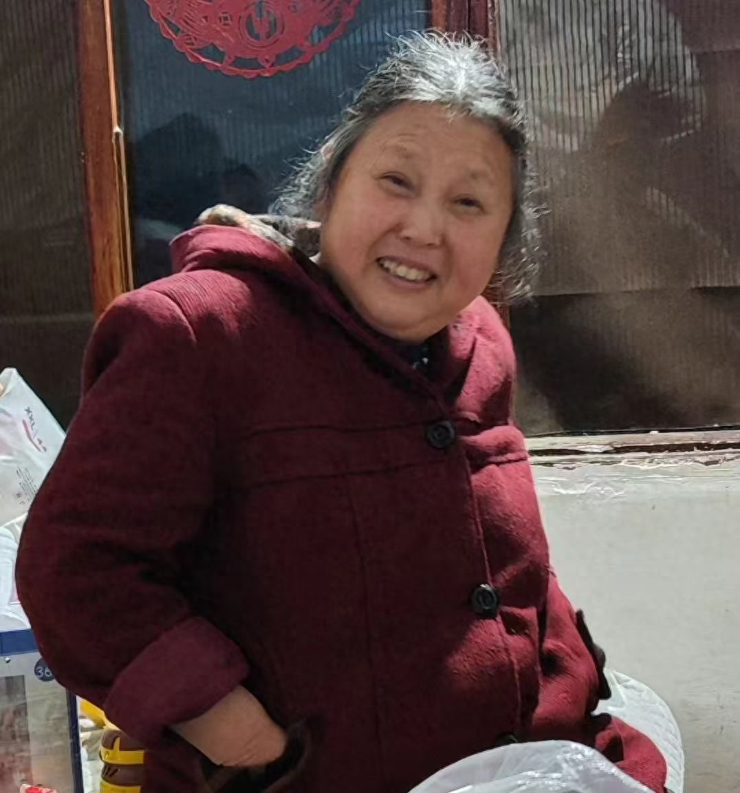走失者照片 昭通市寻人：六旬老太走失，穿白底花...