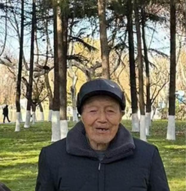 走失者照片 宝鸡市寻人：八旬老人走失，穿黑色衣...