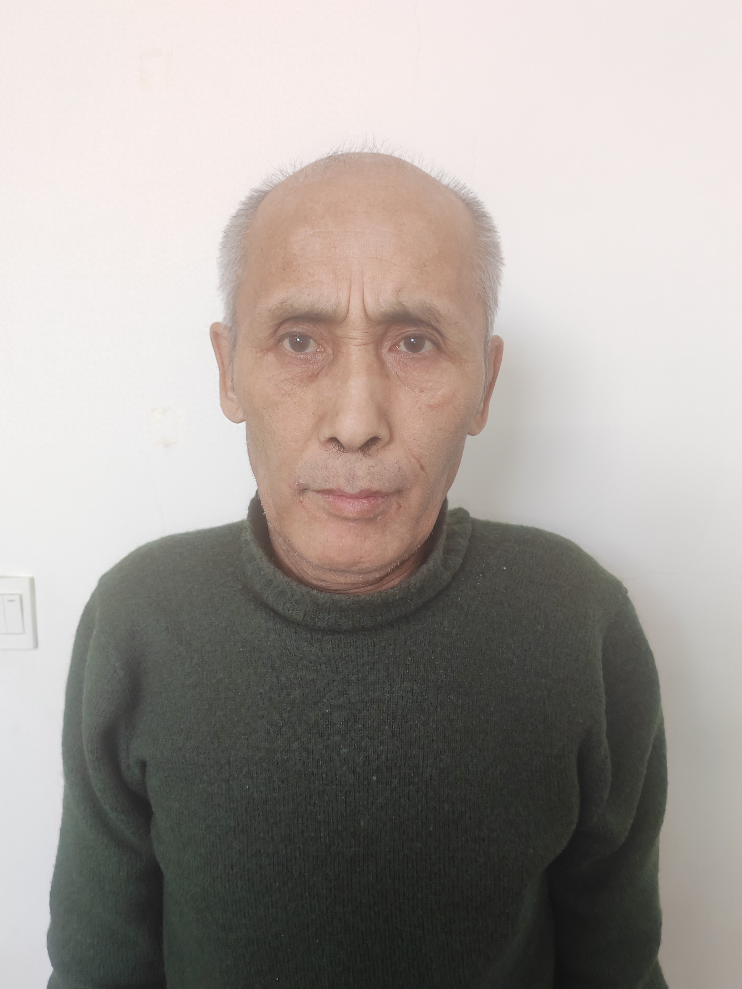 走失者照片 辽阳市寻亲：六旬老人被救助，高1米...