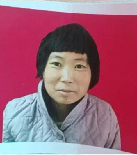 走失者照片 商丘市寻人：母女俩走失，青年女子背...