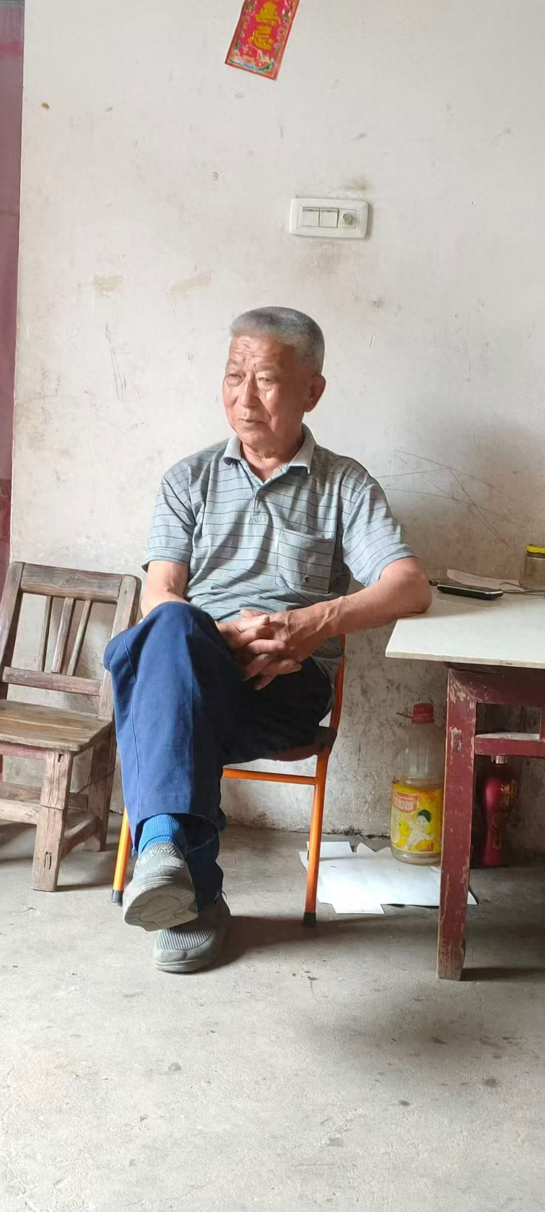 走失者照片 六安市寻人：七旬老人走失，穿灰色袄...