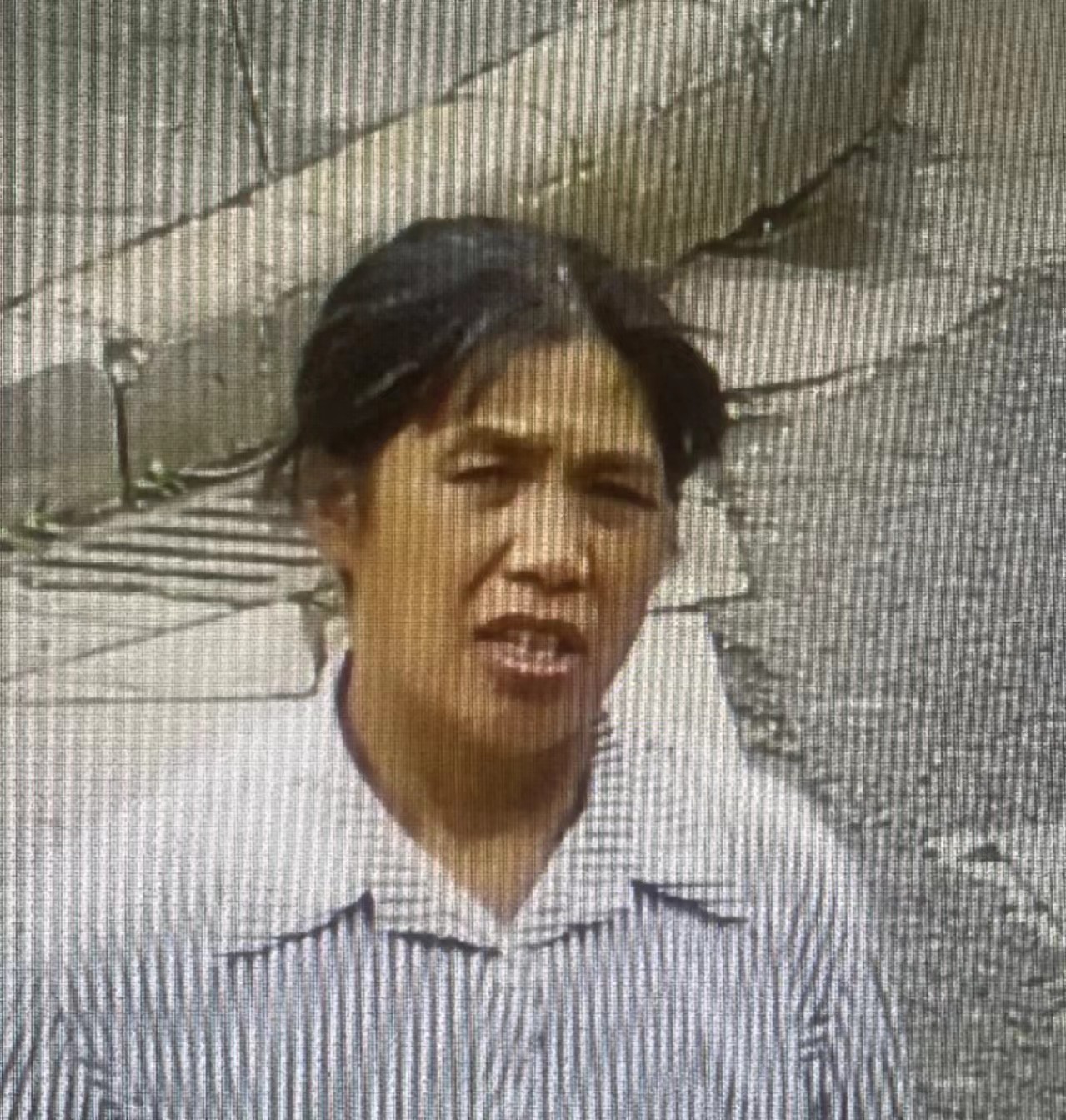 走失者照片 昆明市寻人：五旬女子走失，穿白底黑...