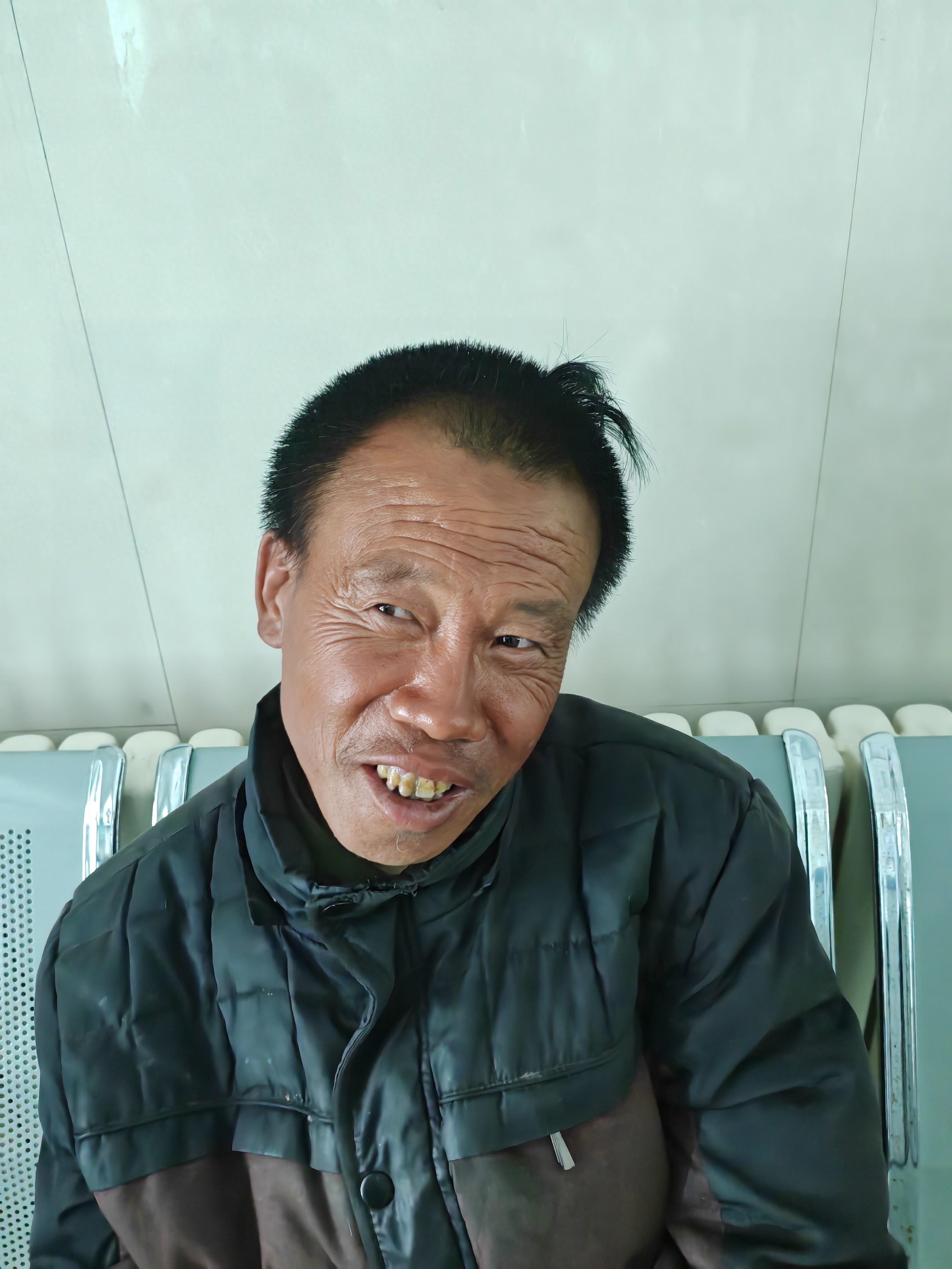 走失者照片 四平市寻亲：五旬男子被救助，面部偏...