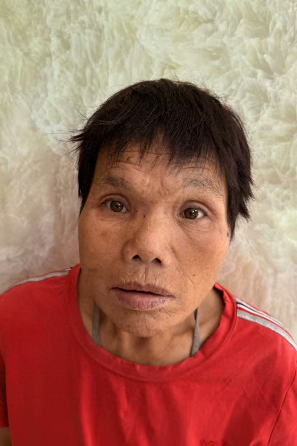 走失者照片 南阳市寻亲：五旬女子被救助，高1米...