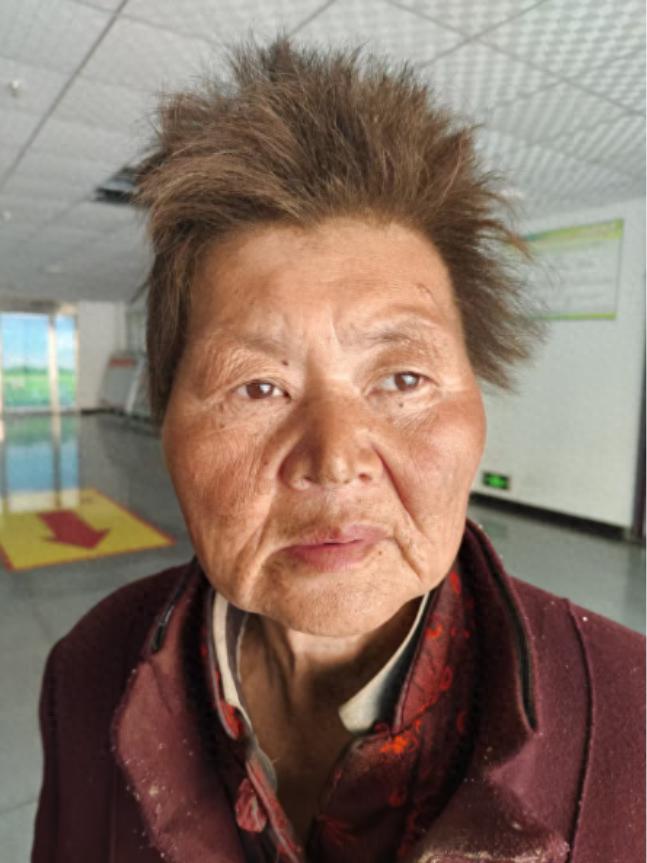 走失者照片 驻马店市寻亲：六旬老太被救助，穿红...