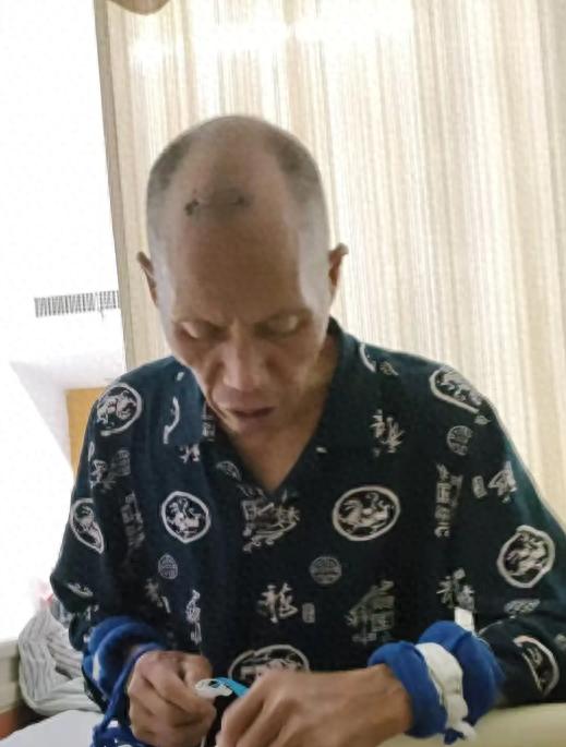 走失者照片 邵阳市寻人：七旬老人走失，穿黑色羽...