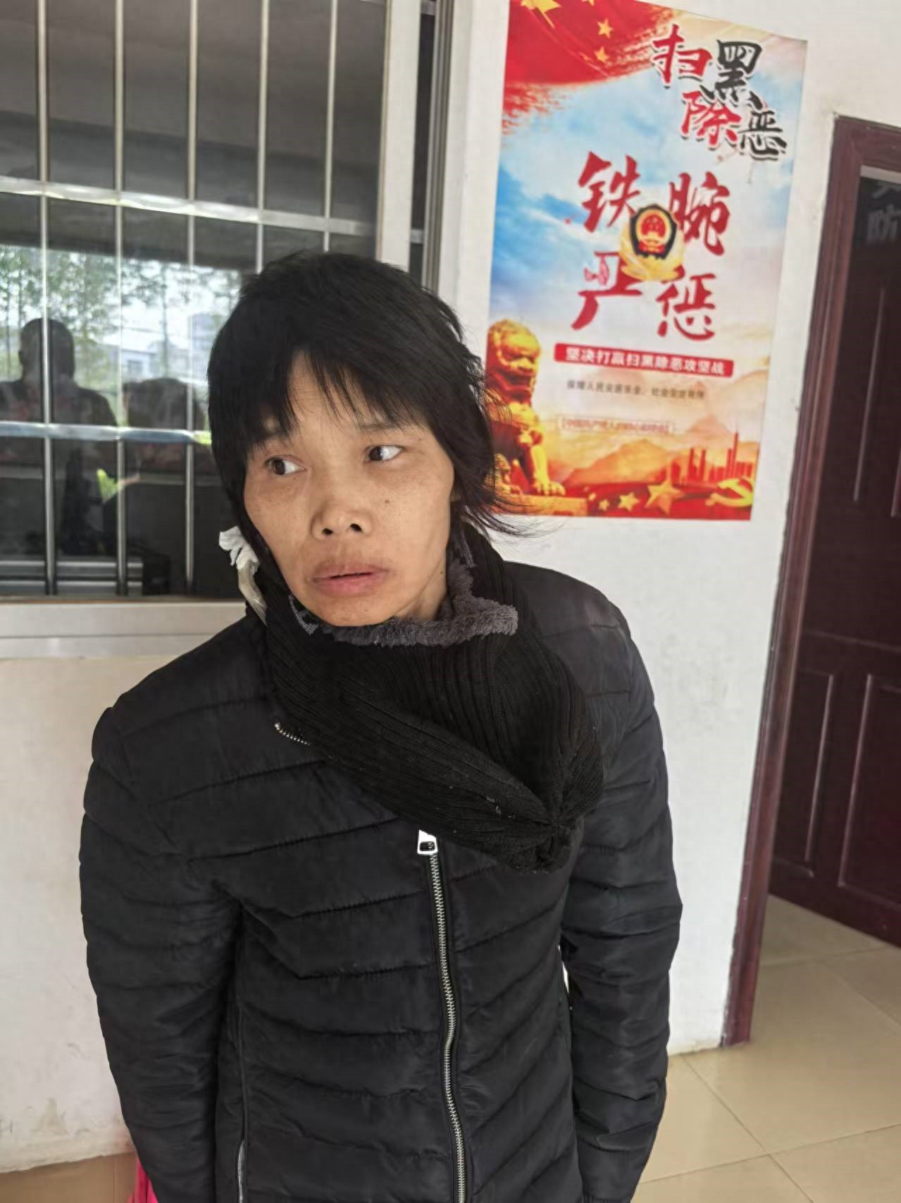 走失者照片 玉林市寻亲：五旬女子被救助，穿黑色...