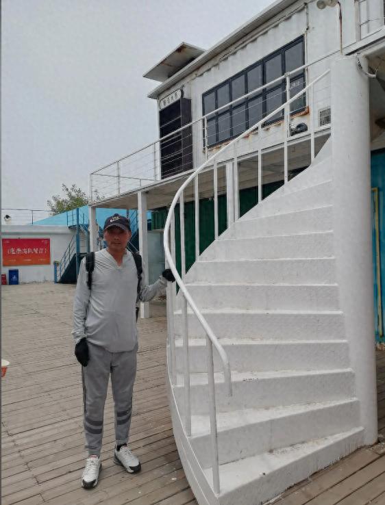 走失者照片 鞍山市寻人：六旬老人走失，穿浅灰色...