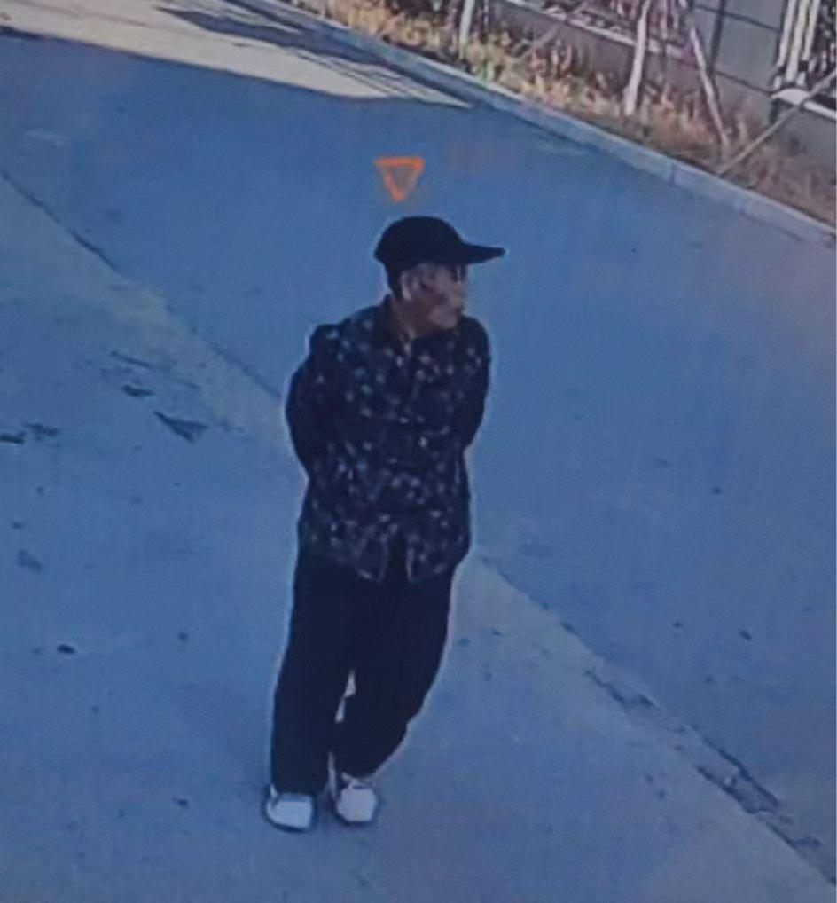 走失者照片 抚顺市寻人：八旬老人走失，穿黑底红...