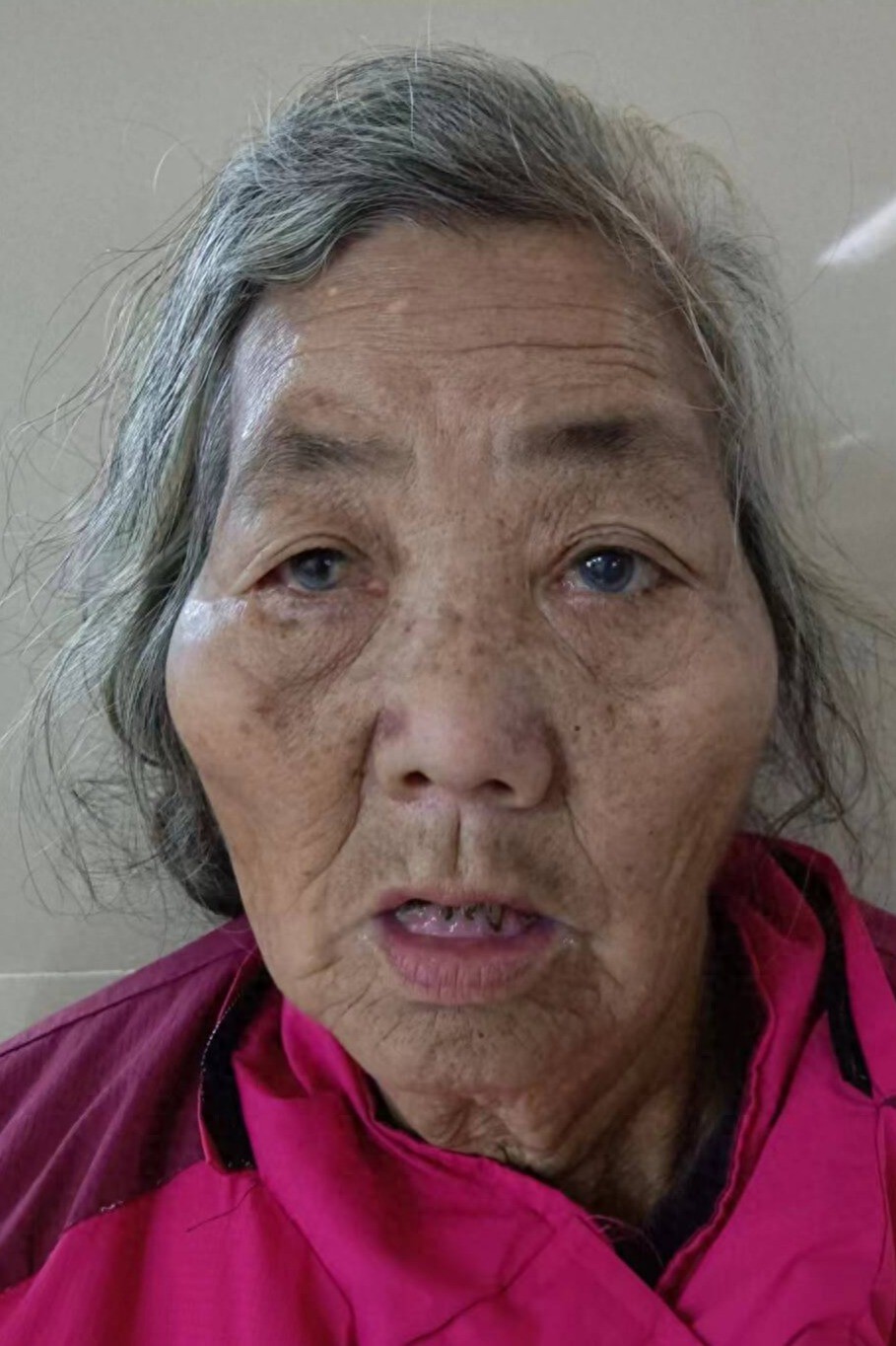 走失者照片 钦州市寻亲：八旬老太被救助，高1米...
