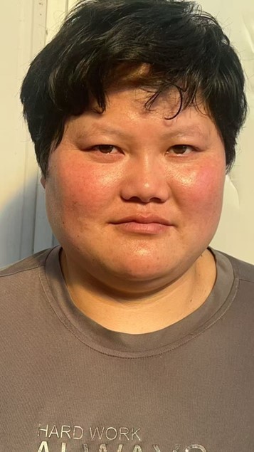 走失者照片 宿迁市寻亲：青年女子被救助，穿花衬...