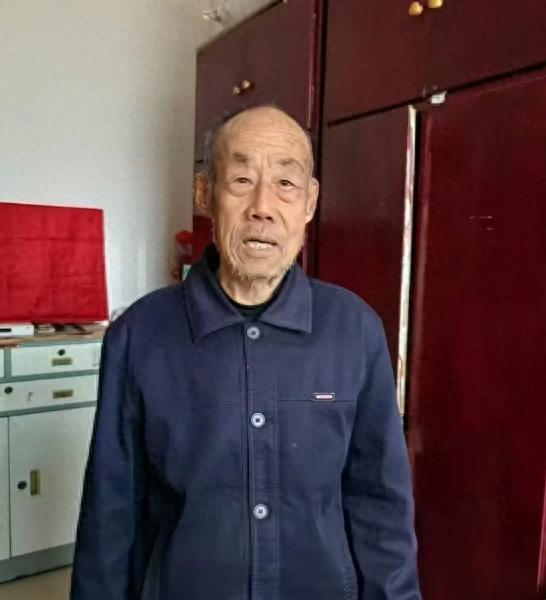 走失者照片 咸阳市寻人：八旬老人走失，穿黑色棉...