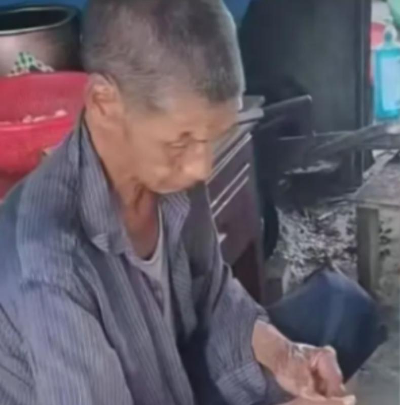 走失者照片 汕头市寻人：七旬老人走失，穿灰色外...