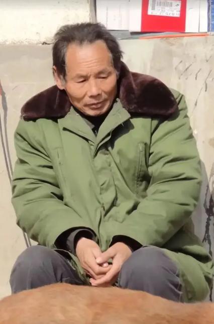 走失者照片 宿州市寻人：七旬老人走失，戴白色鸭...