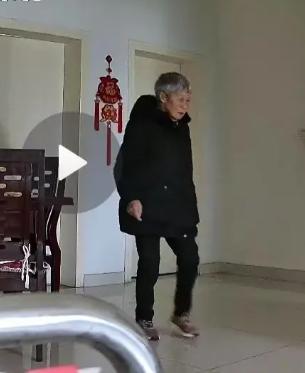 走失者照片 成都市寻人：七旬老太走失，穿黑色羽...