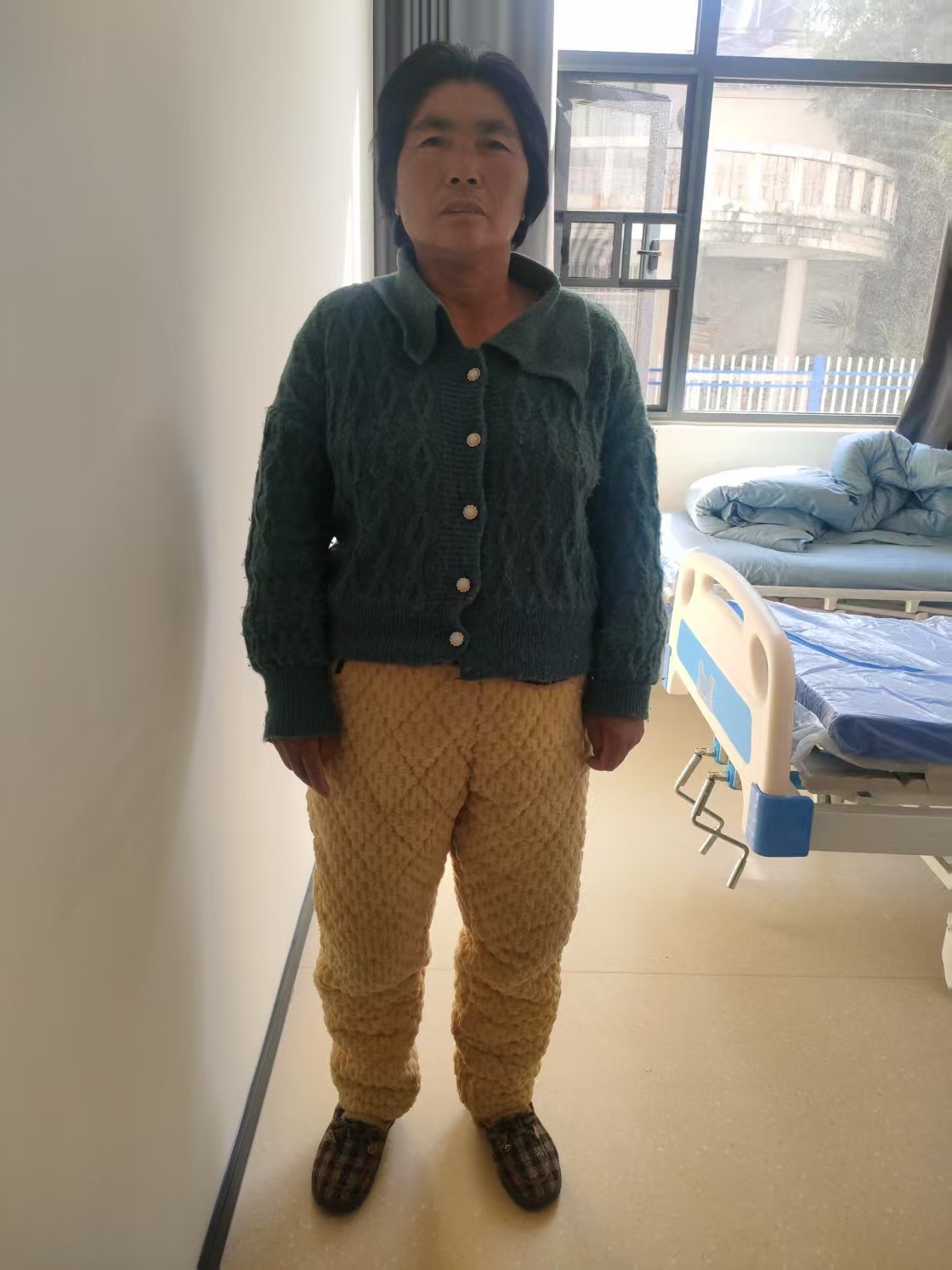 走失者照片 平顶山市寻亲：五旬女子被救助，穿黄...