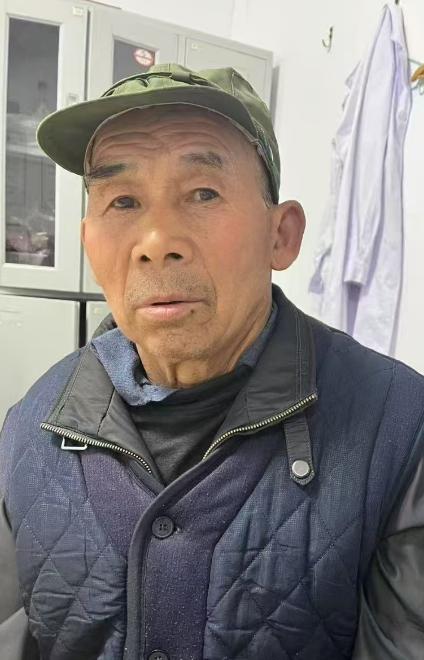 走失者照片 洛阳市寻人：七旬老人走失，戴绿色鸭...