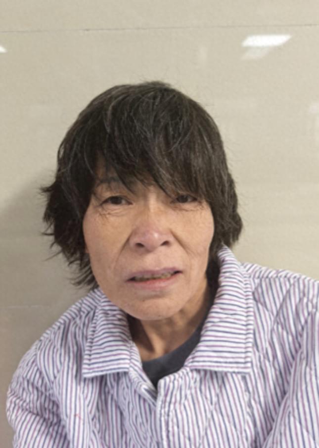走失者照片 枣庄市寻亲：六旬老太被救助，穿红灰...