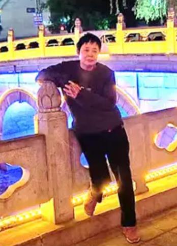 走失者照片 济宁市曲阜市寻人：五旬女子走失，穿...