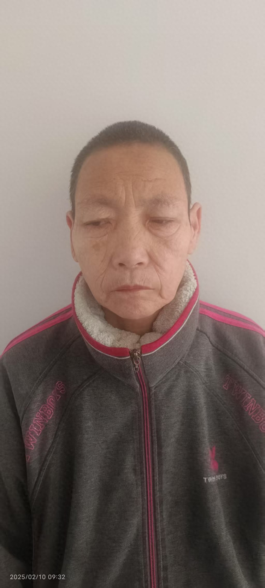 走失者照片 抚顺市寻亲：五旬女子被救助，高1米...