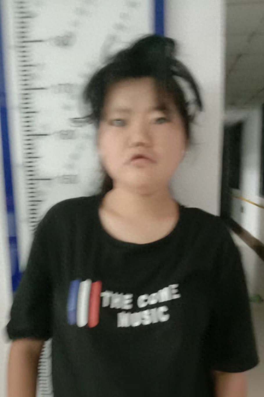 走失者照片 马鞍山市寻亲：青年女子被救助，穿黑...