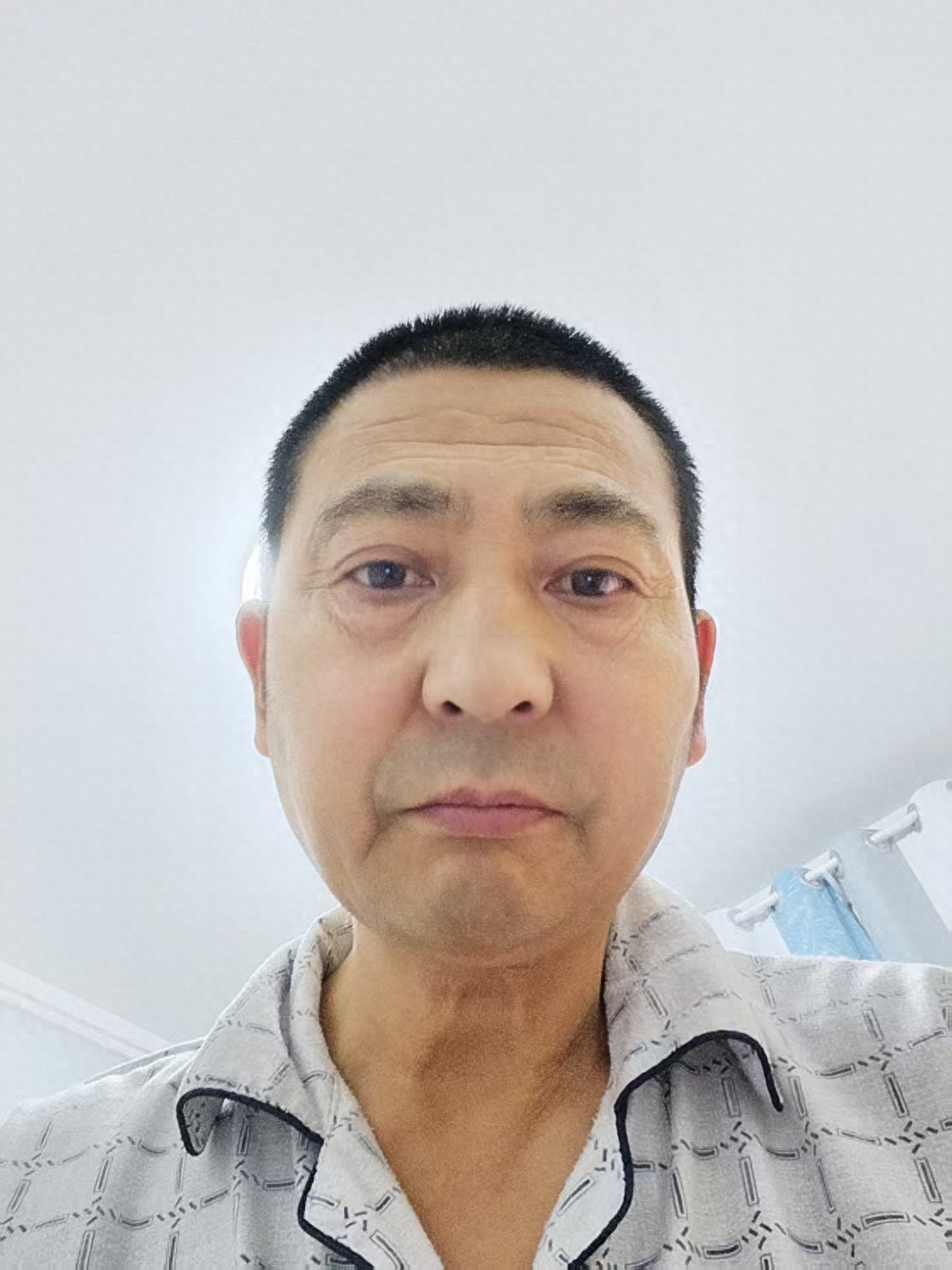 走失者照片 天水市寻人：五旬男子走失，穿蓝棕相...