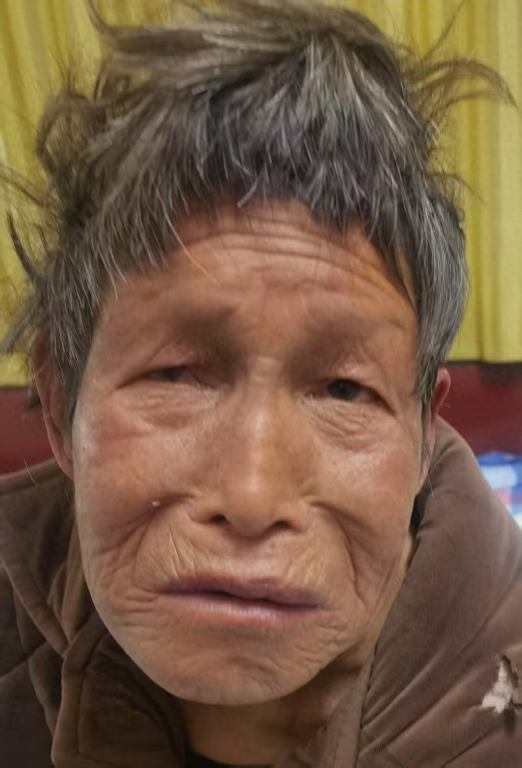 走失者照片 周口市寻亲：六旬老太被救助，穿棕色...