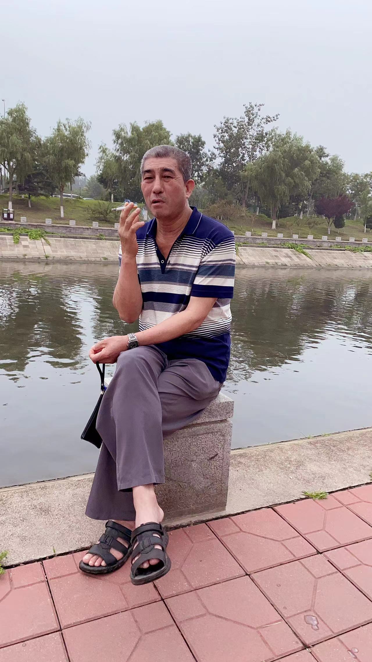 走失者照片 北京市寻人：六旬老人走失，穿米白色...