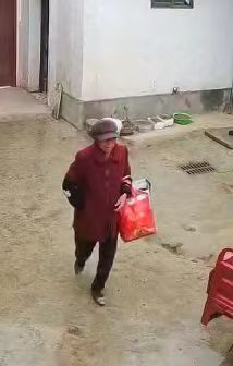 走失者照片 咸阳市寻人：七旬老太走失，穿酒红色...