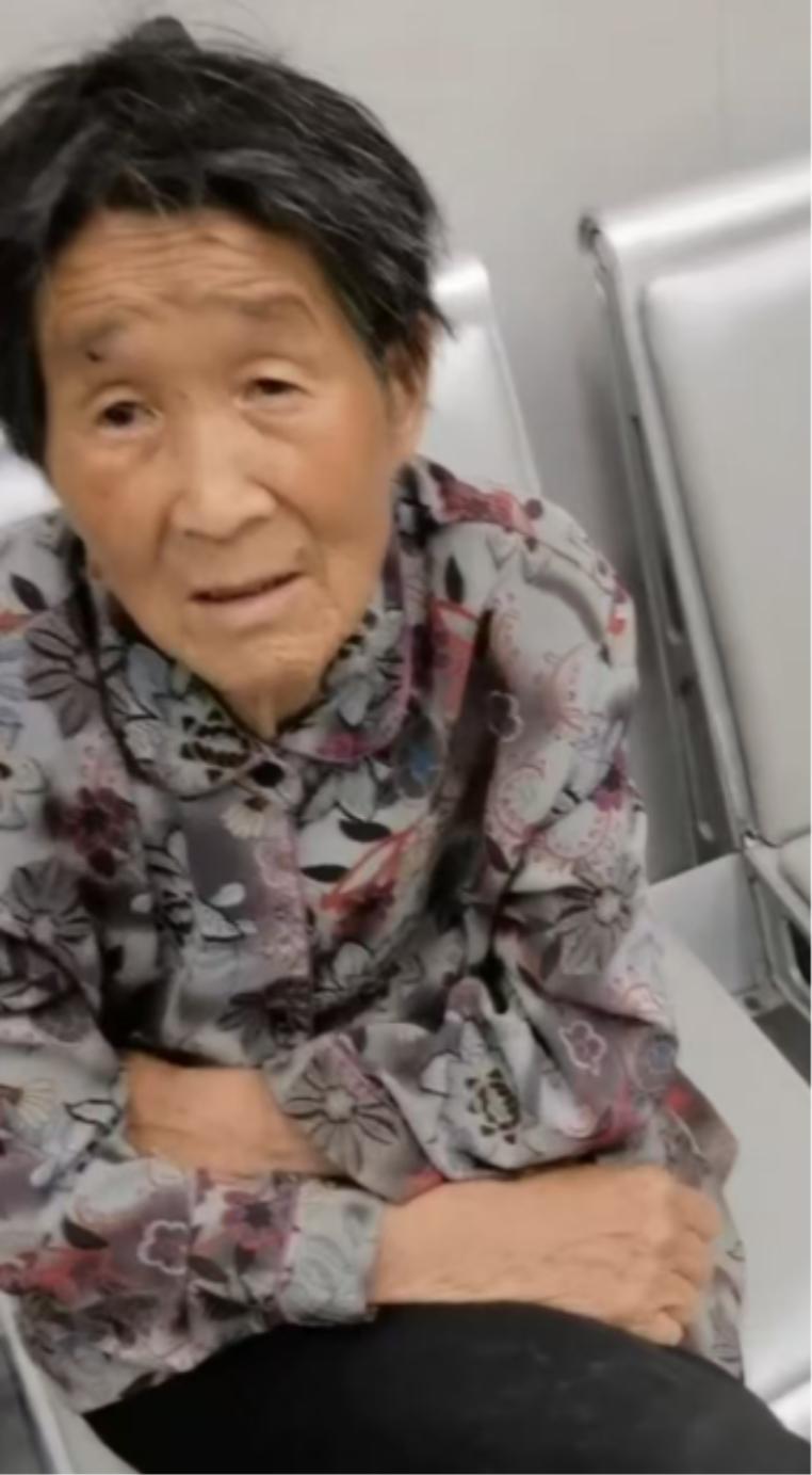 走失者照片 枣庄市滕州市寻人：七旬老太走失，穿...