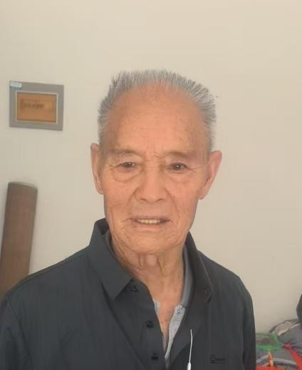 走失者照片 淮南市寻人：八旬老人走失，穿灰色上...