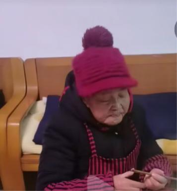 走失者照片 重庆市寻人：八旬老太走失，穿卡其色...
