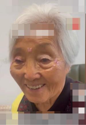 走失者照片 哈尔滨市寻人：八旬老太走失，穿浅米...