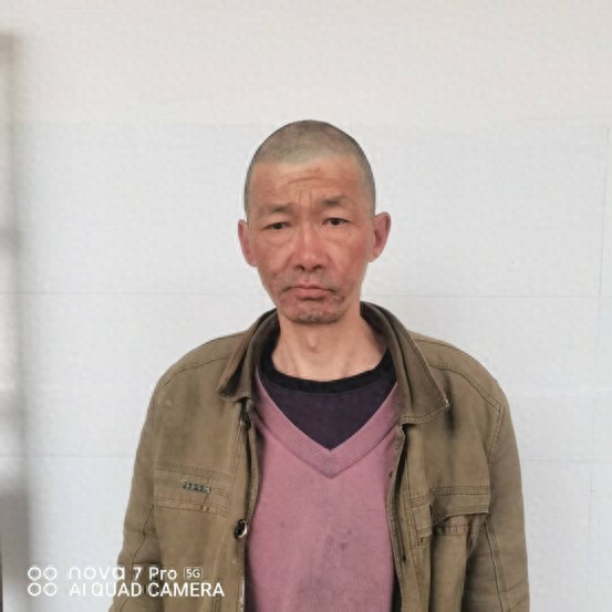 走失者照片 百色市寻亲：六旬老人被救助，穿军绿...